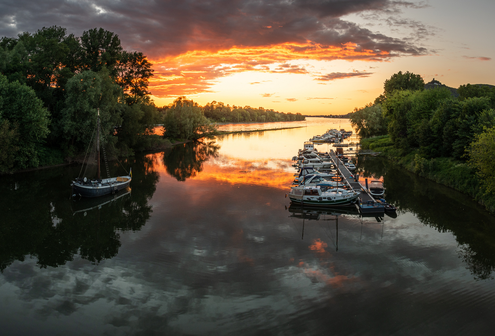 Sonnenuntergang am Rhein