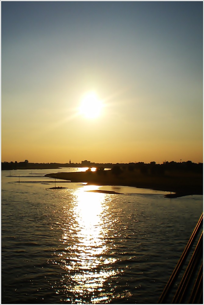 Sonnenuntergang am Rhein...