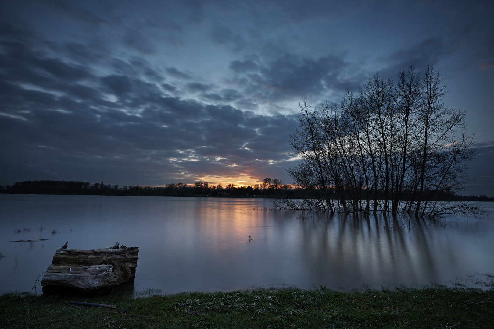 Sonnenuntergang am Rhein II