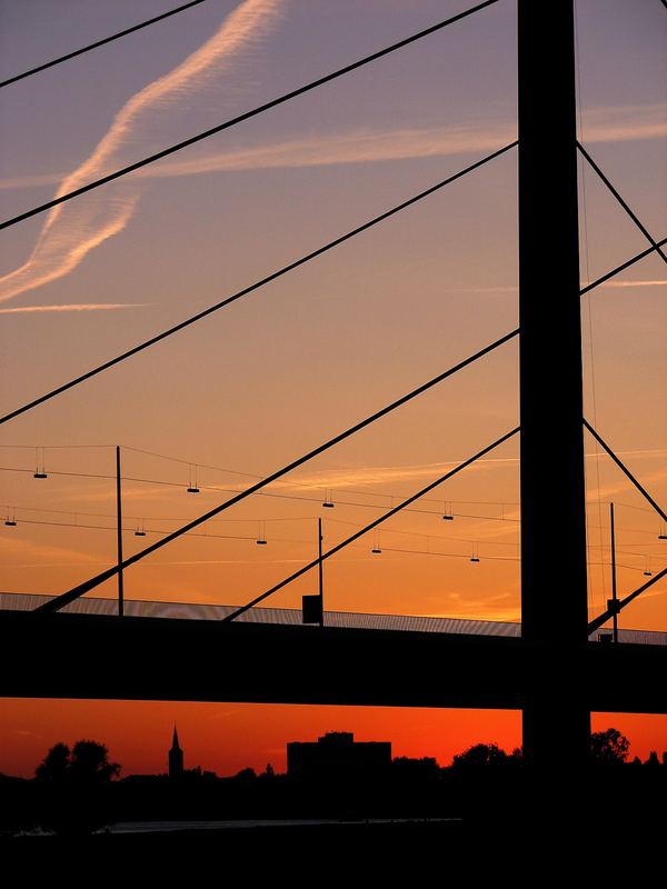 Sonnenuntergang am Rhein in Düsseldorf