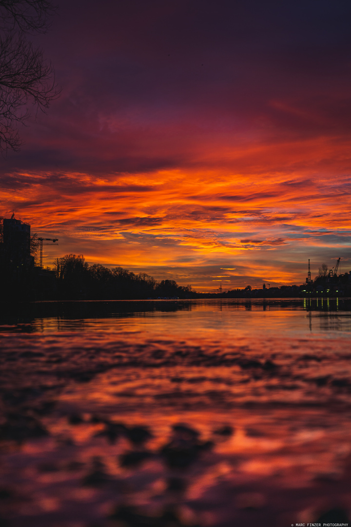 Sonnenuntergang am Rhein in Rheinfelden 