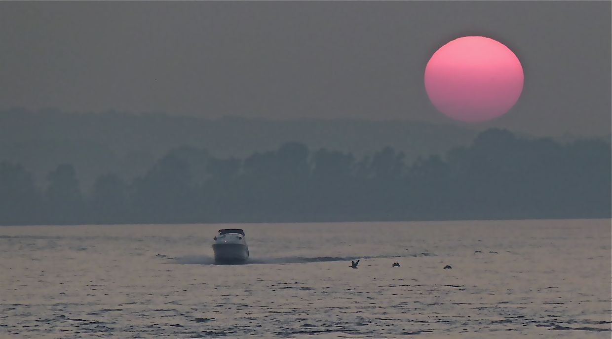 Sonnenuntergang am Rhein in Wesel