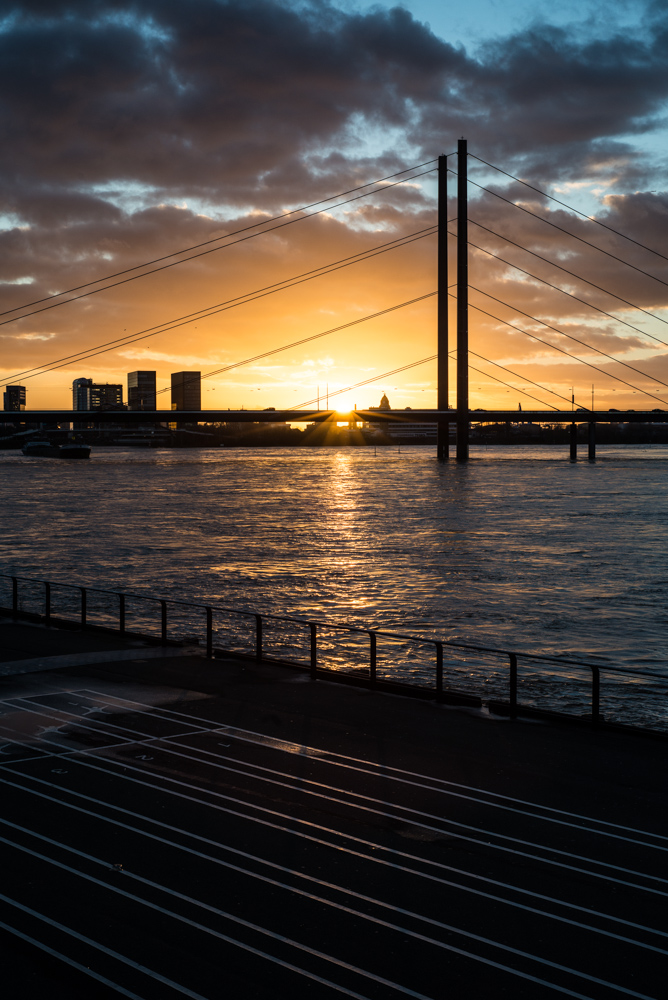 Sonnenuntergang am Rheinknie