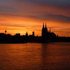 Sonnenuntergang am Rheinufer