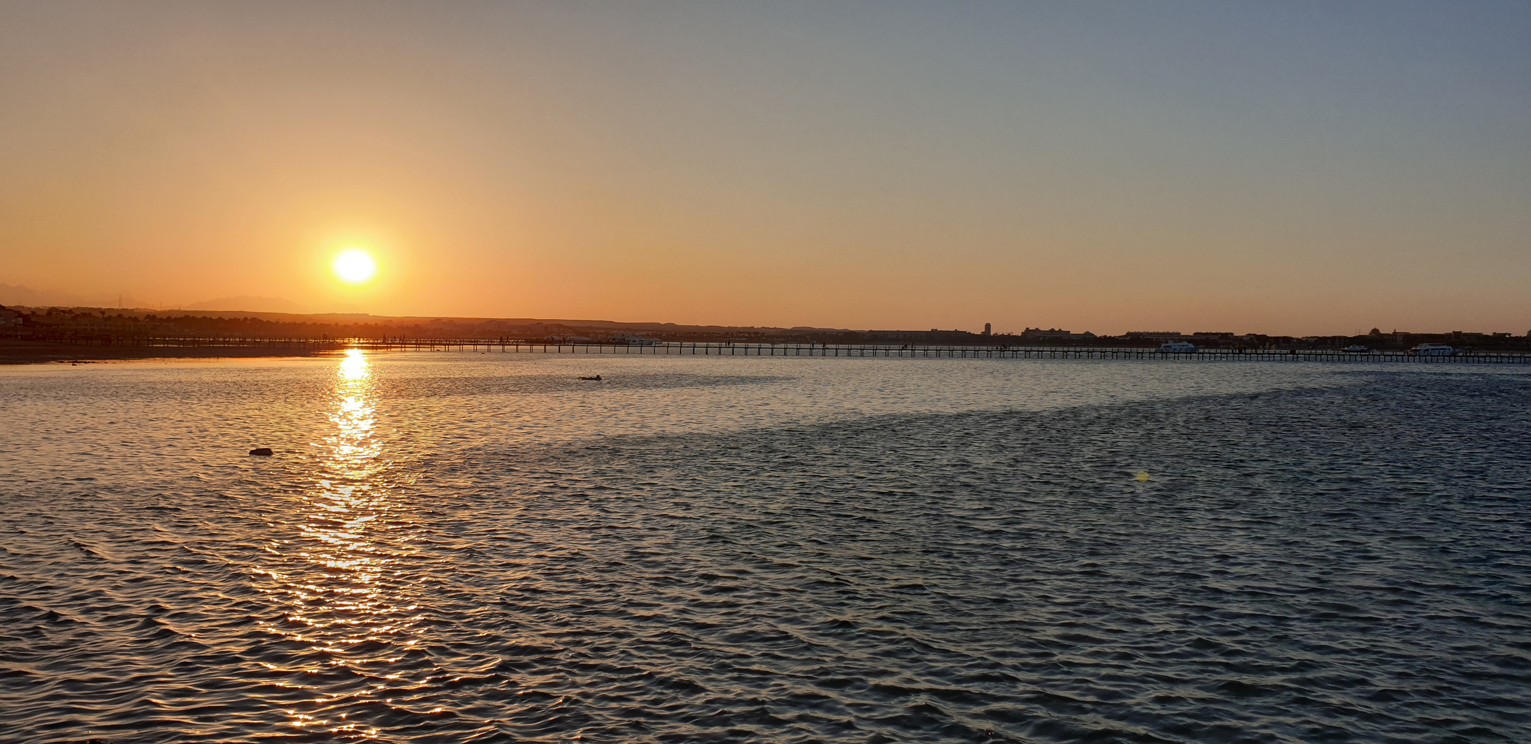 Sonnenuntergang am roten Meer