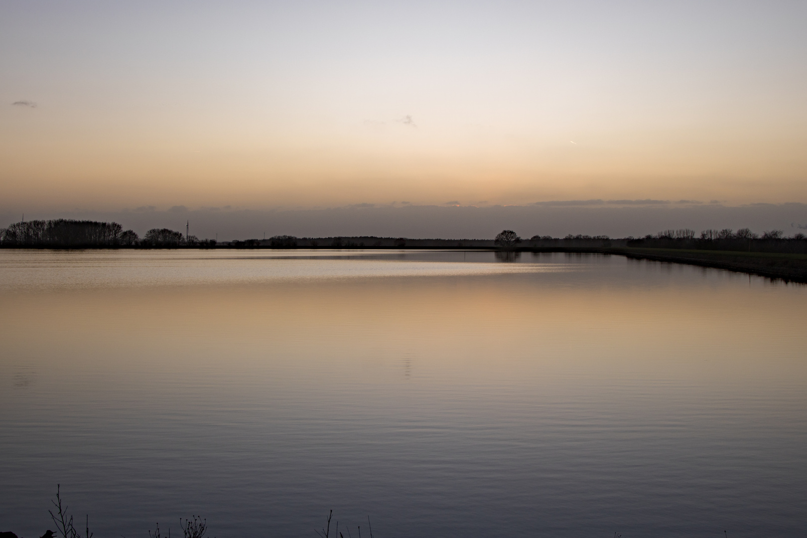 Sonnenuntergang am Rückhaltebecken