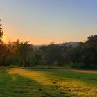 Sonnenuntergang am Schloß Lemberk in Nordböhmen mit Blick zu Lausche und Hochwald