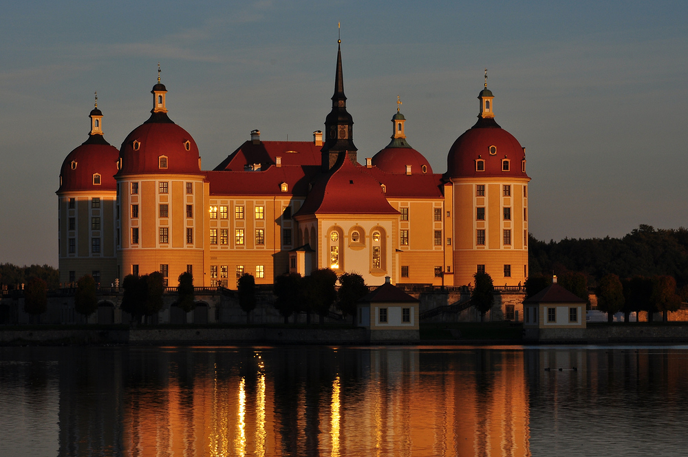 Sonnenuntergang am Schloss Moritzbrug...........