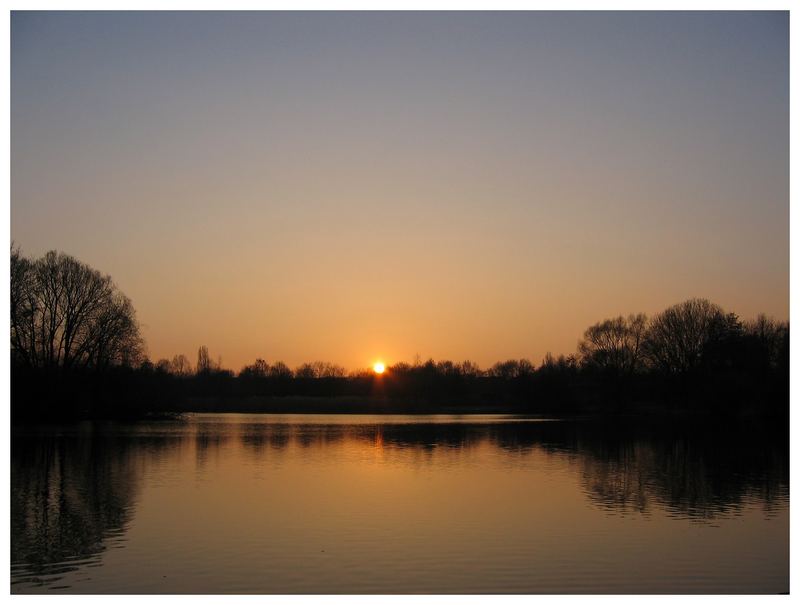 Sonnenuntergang am Schwanenteich... die schöne Seite Gießens