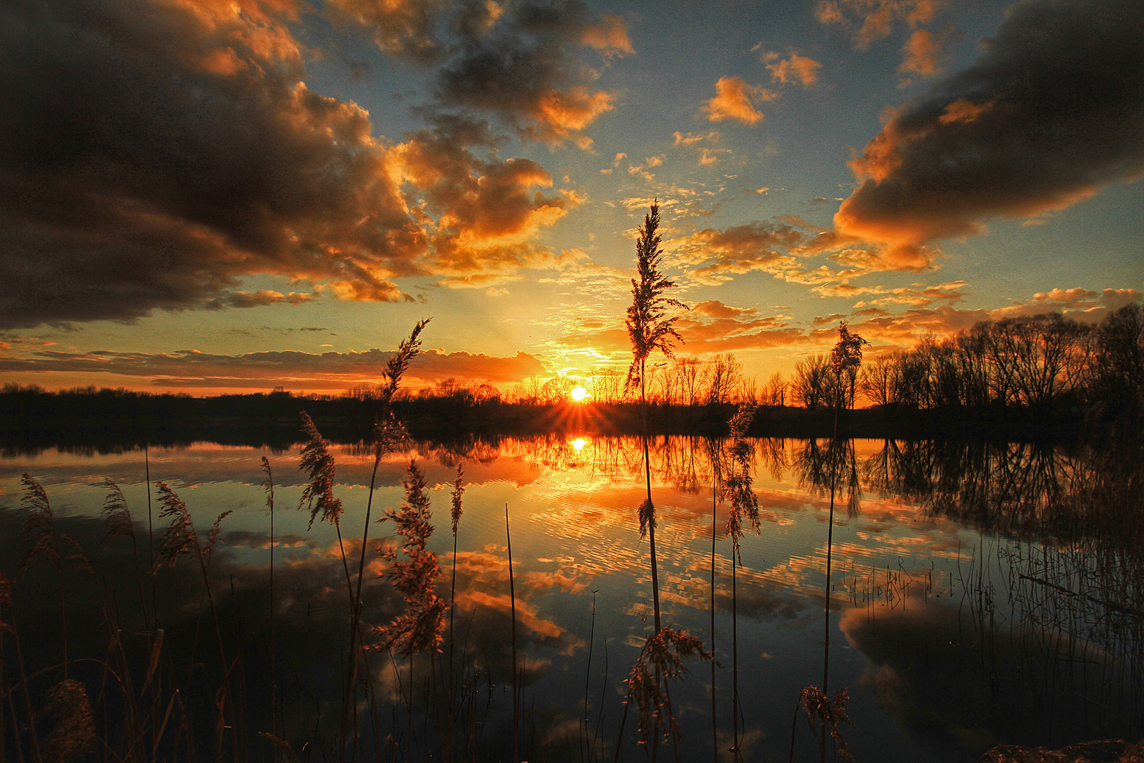 Sonnenuntergang am See Foto & Bild | landschaft, sonnenuntergang ...