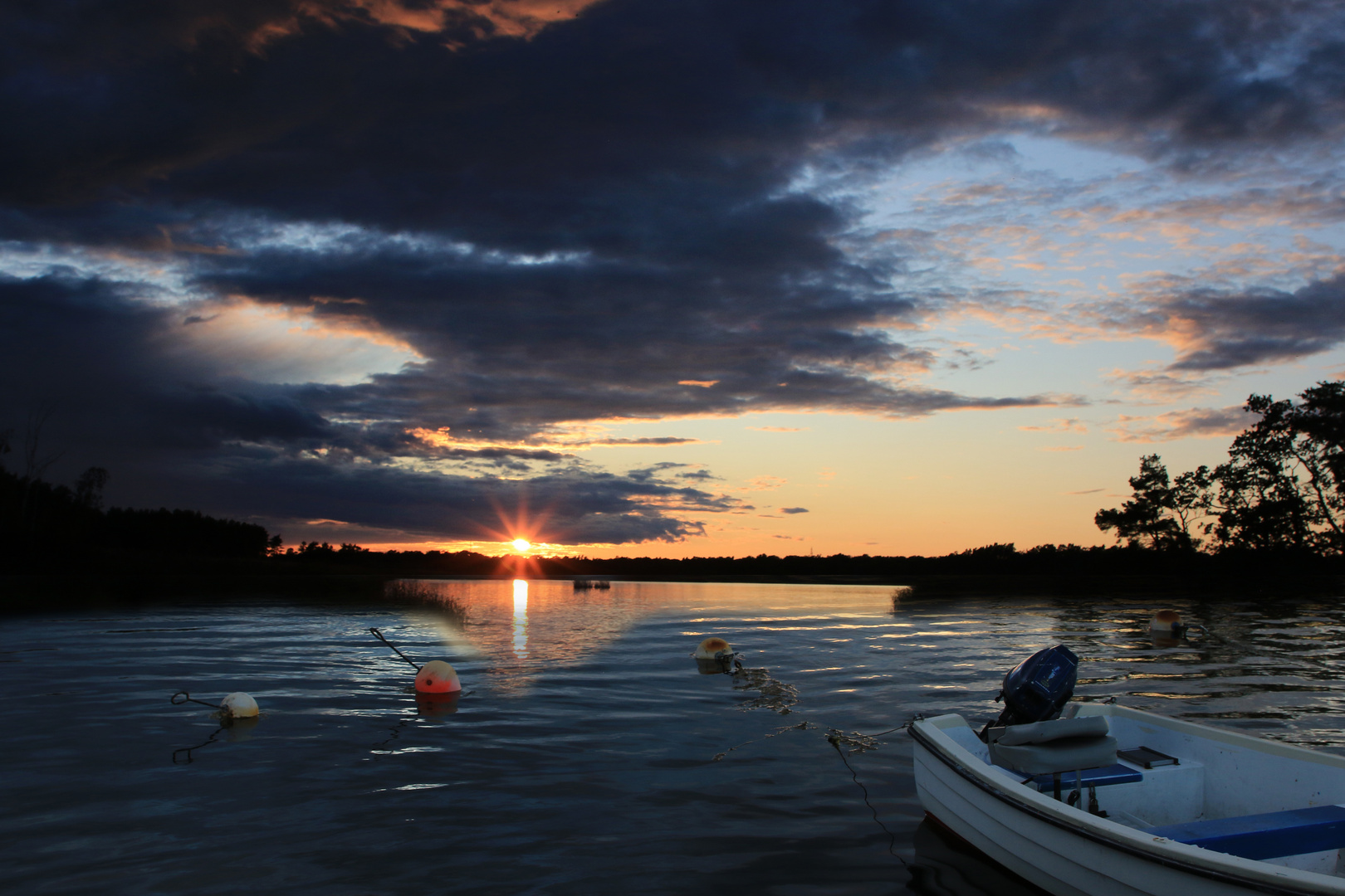 Sonnenuntergang am See in Kalmar Schweden