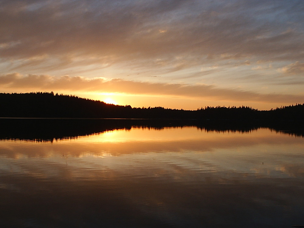 Sonnenuntergang am See in Schweden