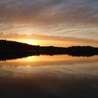 Sonnenuntergang am See in Schweden