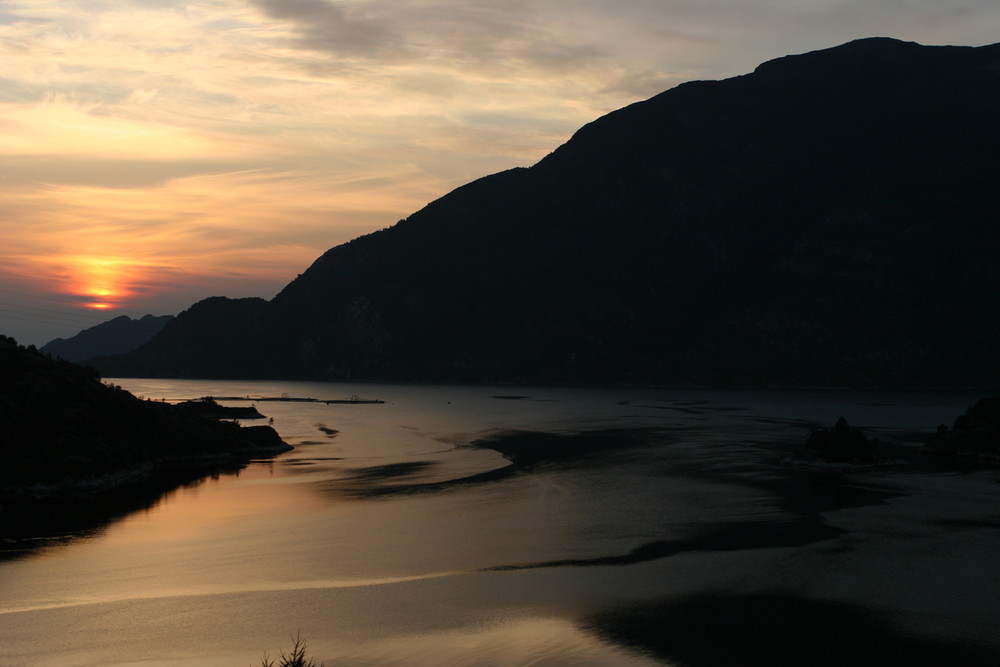 Sonnenuntergang am Sogne-Fjord