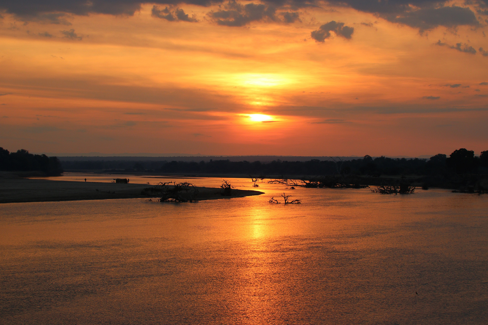 Sonnenuntergang am South Luangwa River.