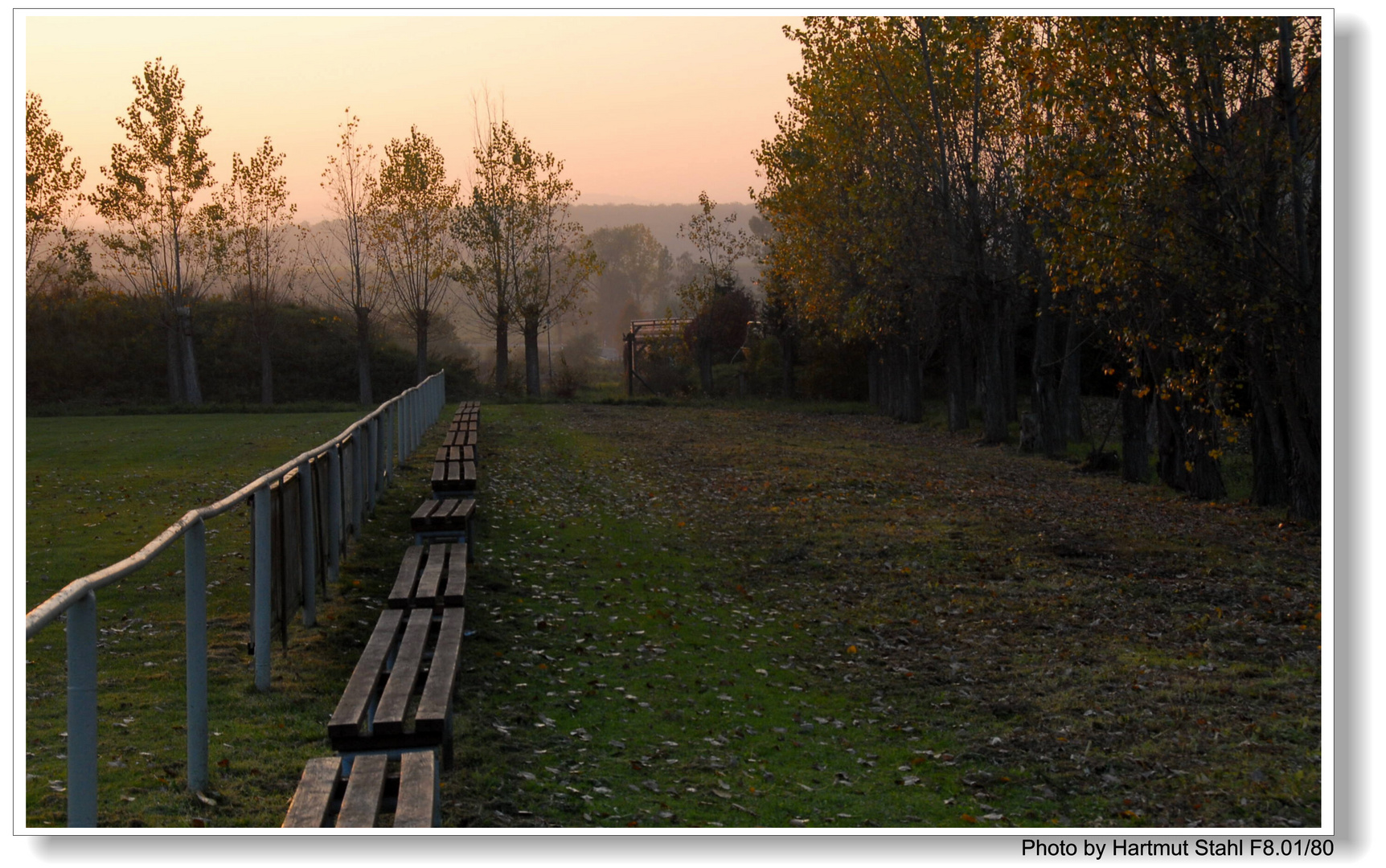 Sonnenuntergang am Sportplatz (puesta del sol en el campo de deportes)