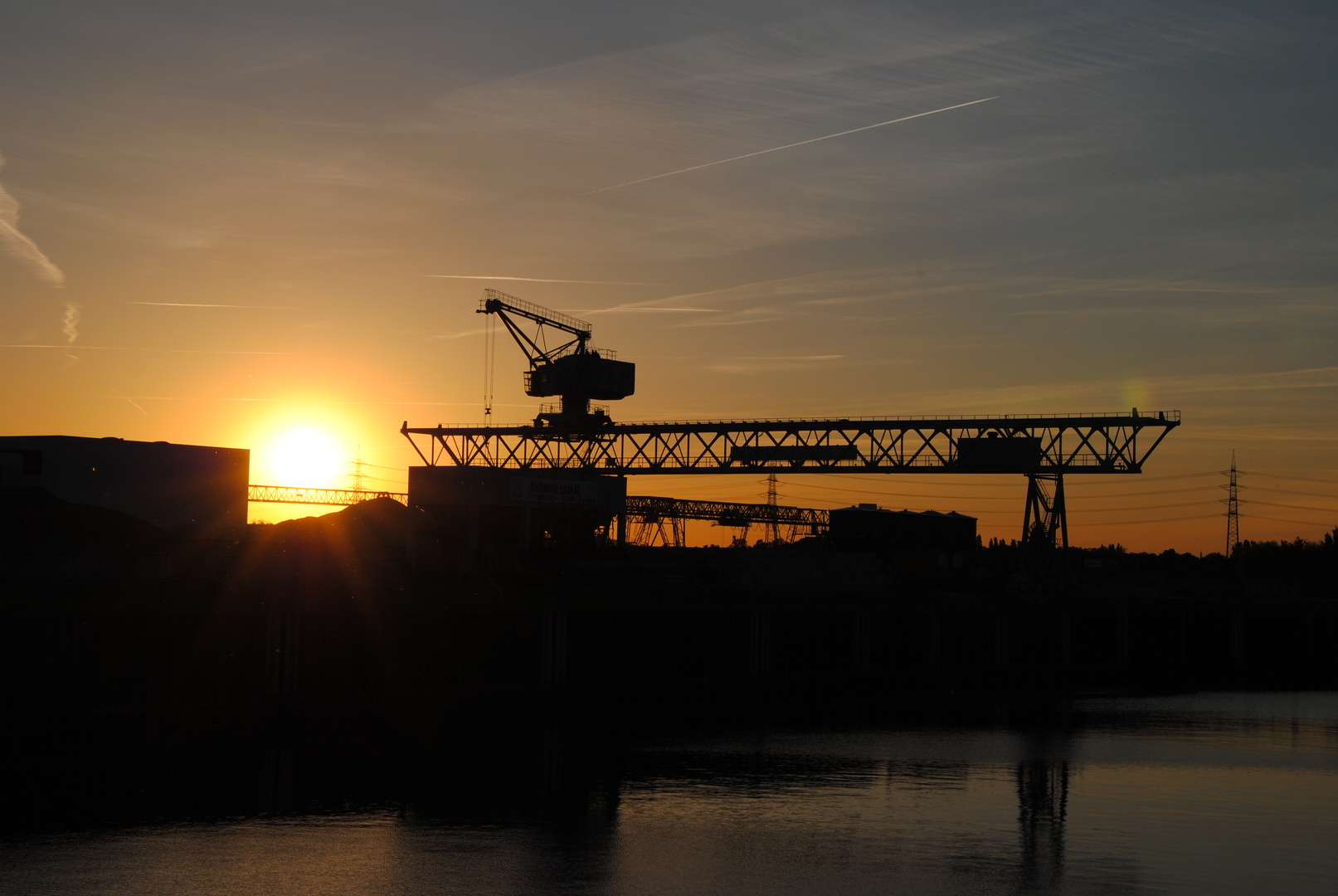 Sonnenuntergang am Stadthafen in Essen