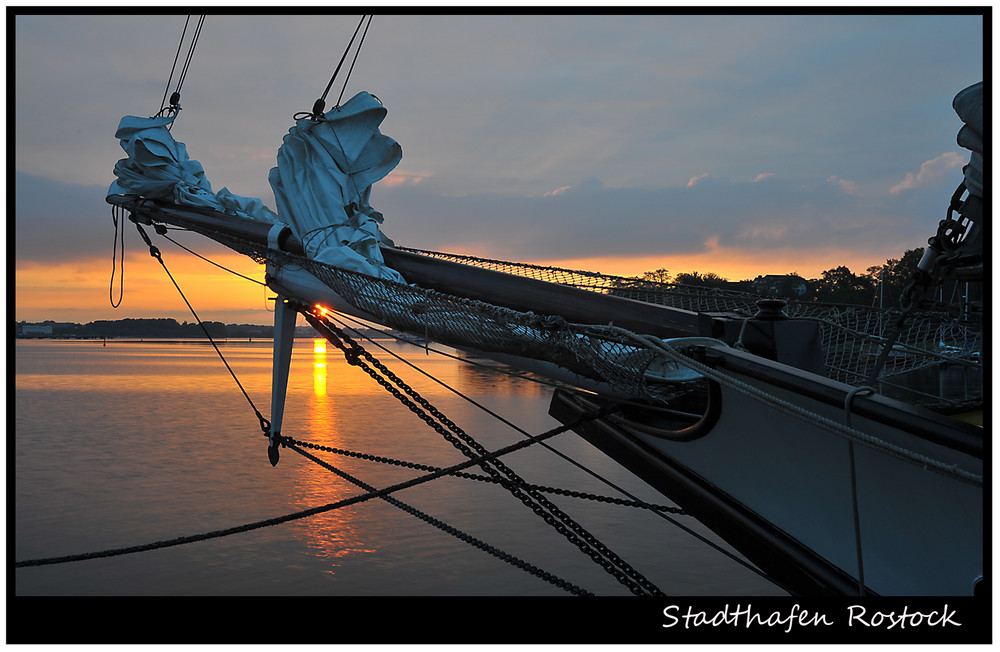 Sonnenuntergang am Stadthafen von Rostock / Haedgehalbinsel