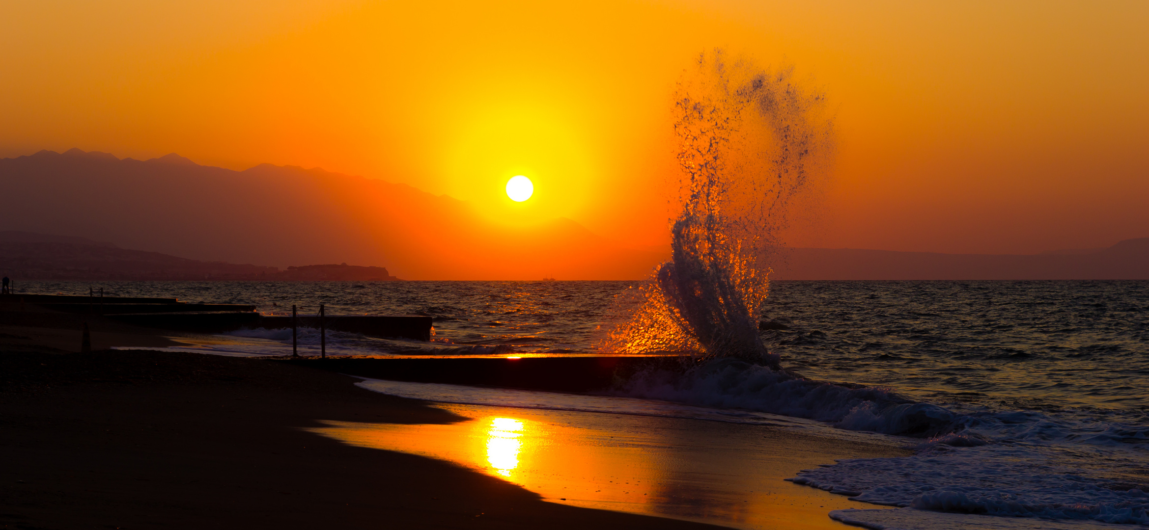 Sonnenuntergang am Strand Foto & Bild | sonnenuntergang, wasser, himmel