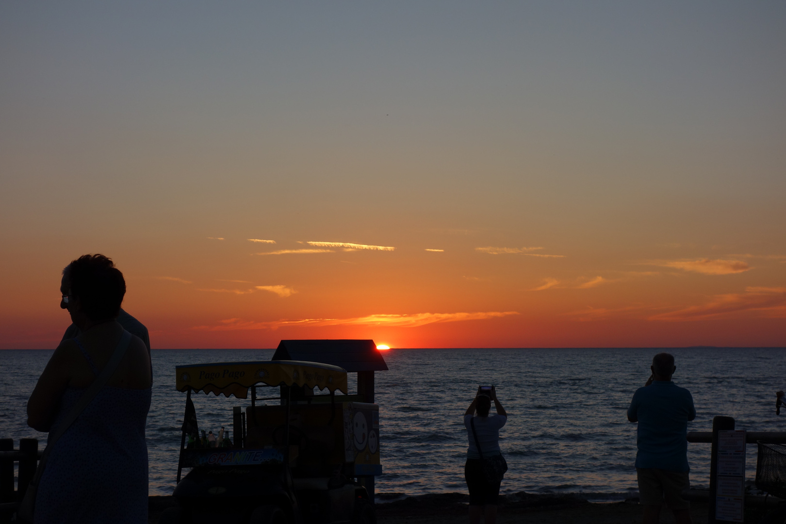 Sonnenuntergang am Strand in der Toscana