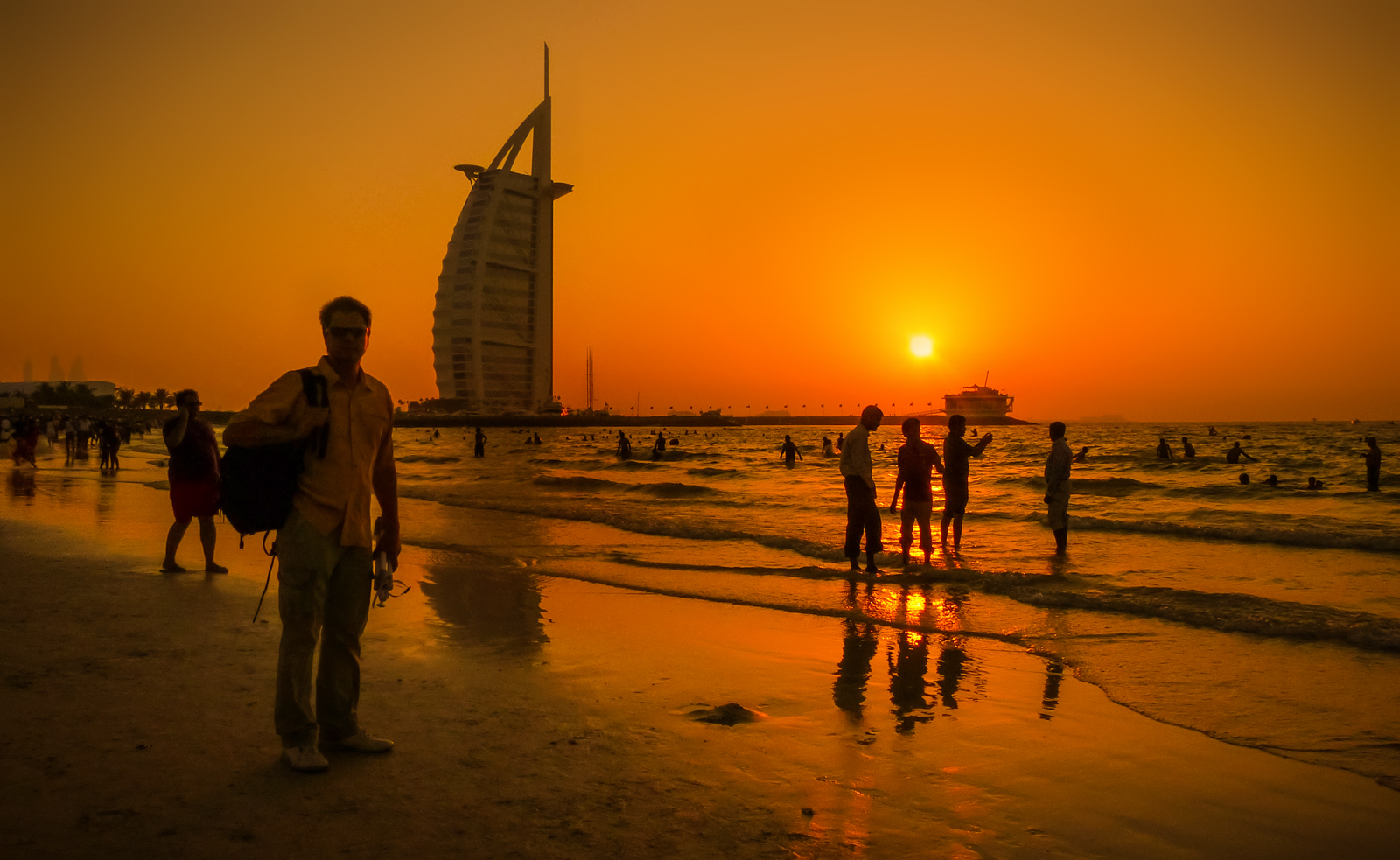 Sonnenuntergang am Strand von Dubai