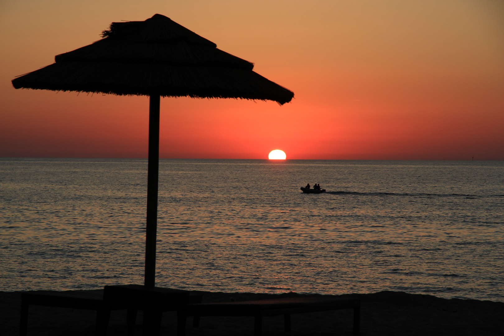 Sonnenuntergang am Strand von Korsika