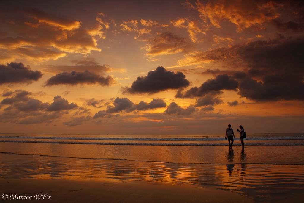 Sonnenuntergang am Strand von Kuta - Bali, Indonesien