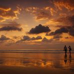 Sonnenuntergang am Strand von Kuta - Bali, Indonesien