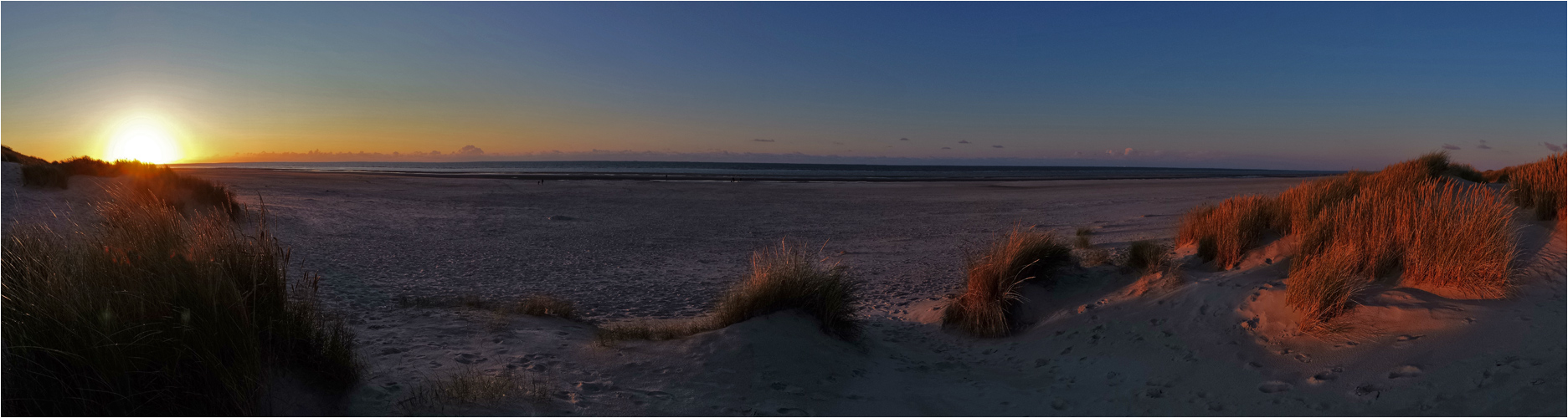 Sonnenuntergang am Strand von Langeoog - Panorama