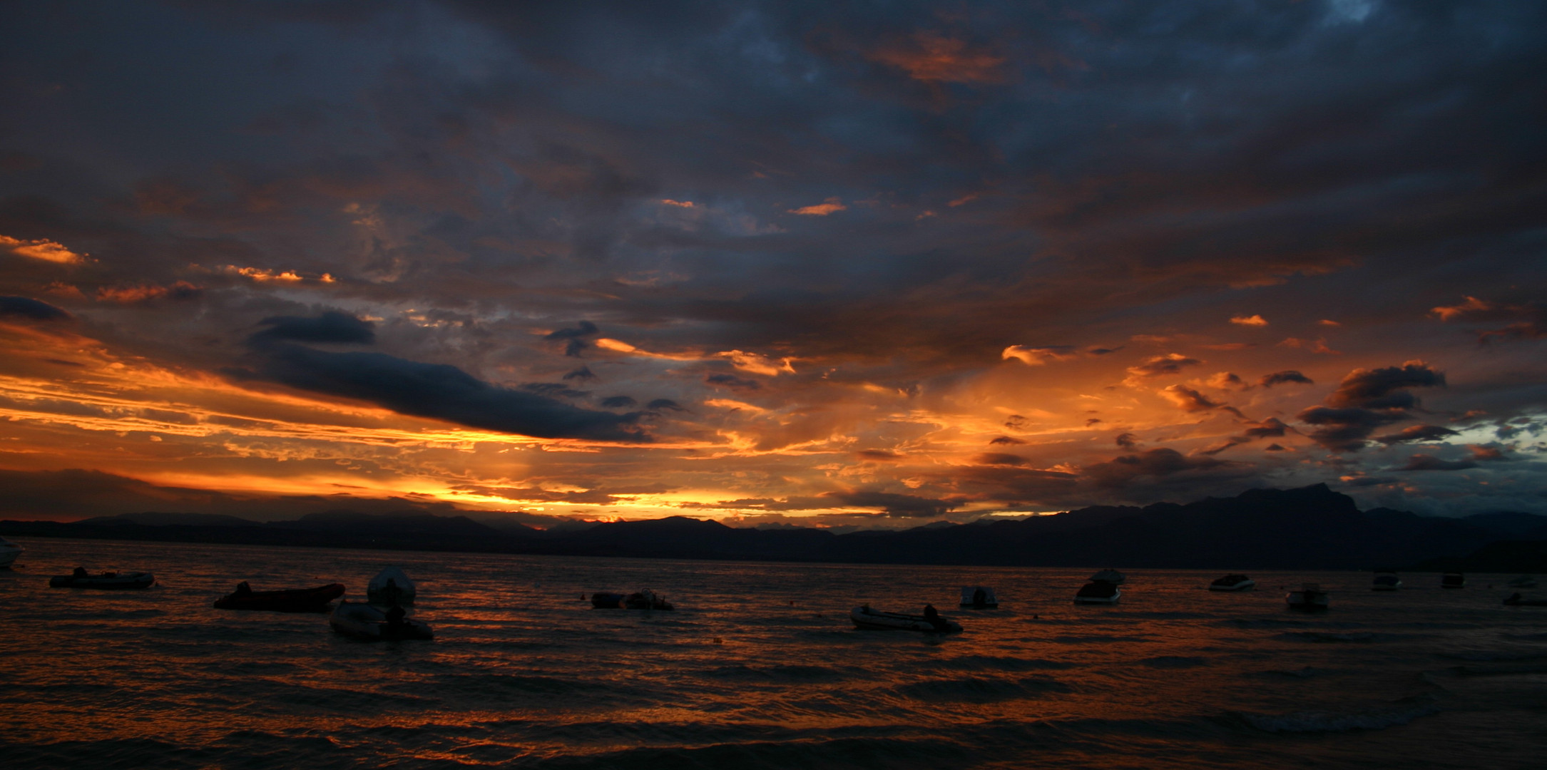 Sonnenuntergang am Strand von Lazise