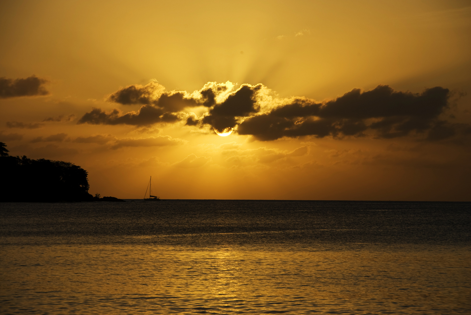 Sonnenuntergang am Strand von Mahé