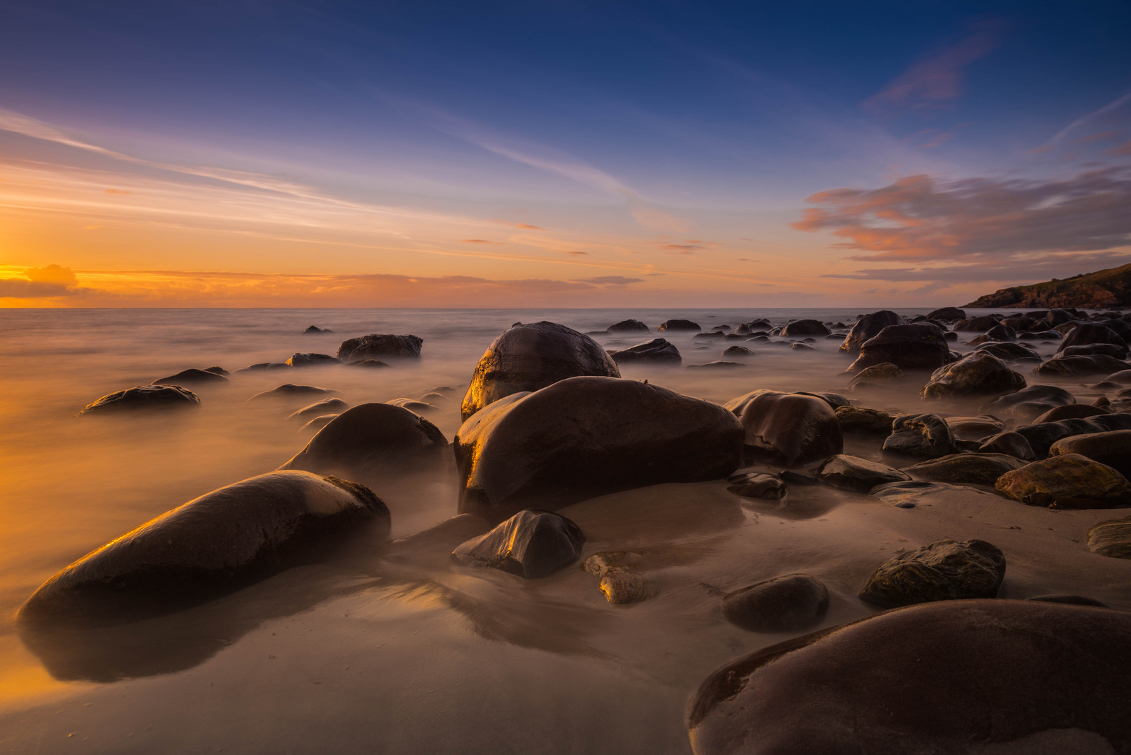 Sonnenuntergang am Strand von Melvaig, Schottland