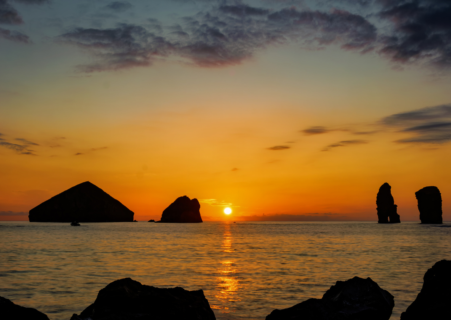 Sonnenuntergang am Strand von Mosteiros