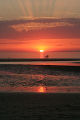 sonnenuntergang am strand von renesse