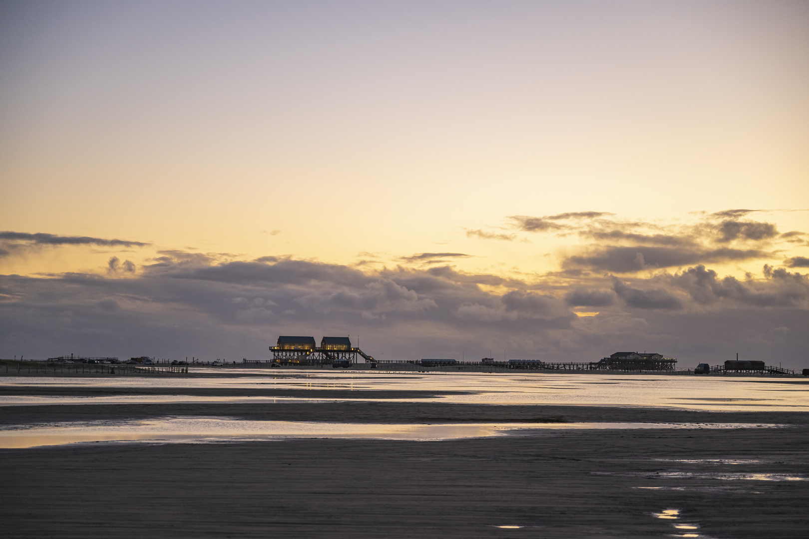 Sonnenuntergang am Strand von St. Peter Ording