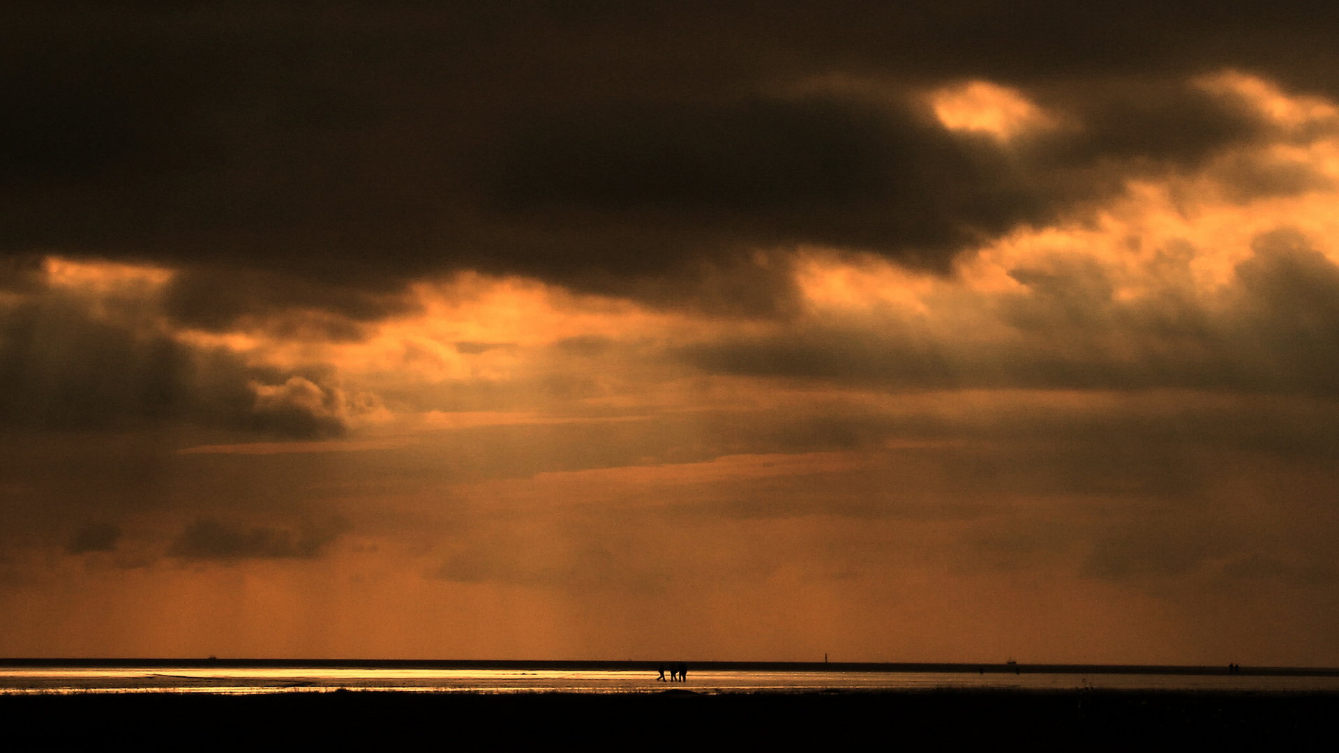 Sonnenuntergang am Strand von St. Peter Ording