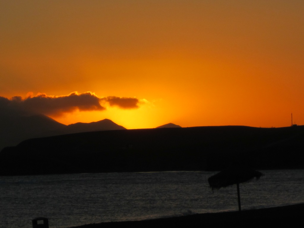 Sonnenuntergang am Strand von Tarajalejo