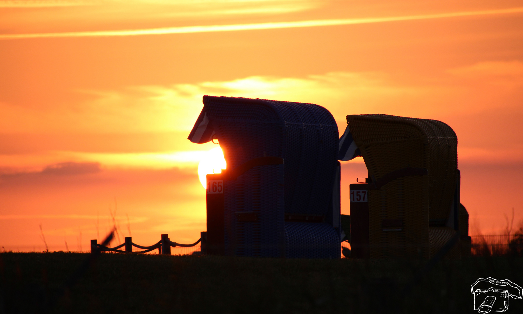 Sonnenuntergang am Strandkorb