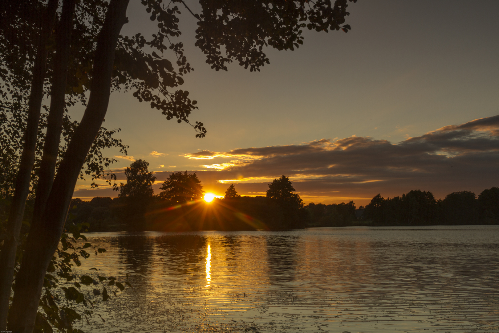 Sonnenuntergang am Surfteich