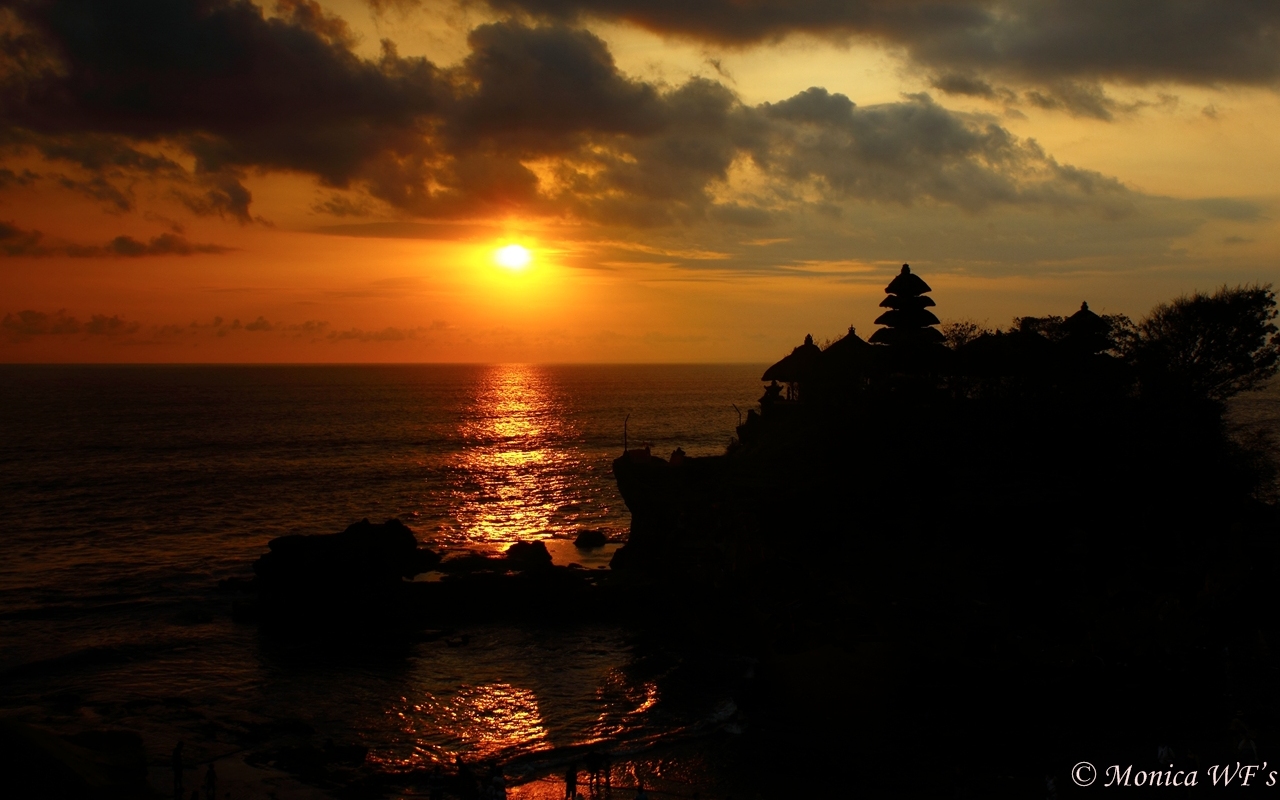Sonnenuntergang am Tanah Lot, Bali - Indonesien