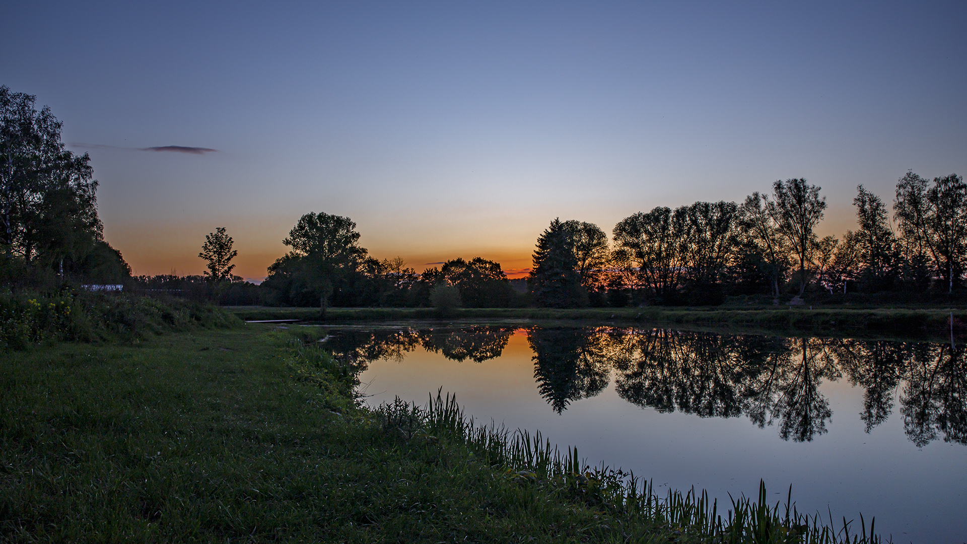Sonnenuntergang  am Teich (2)