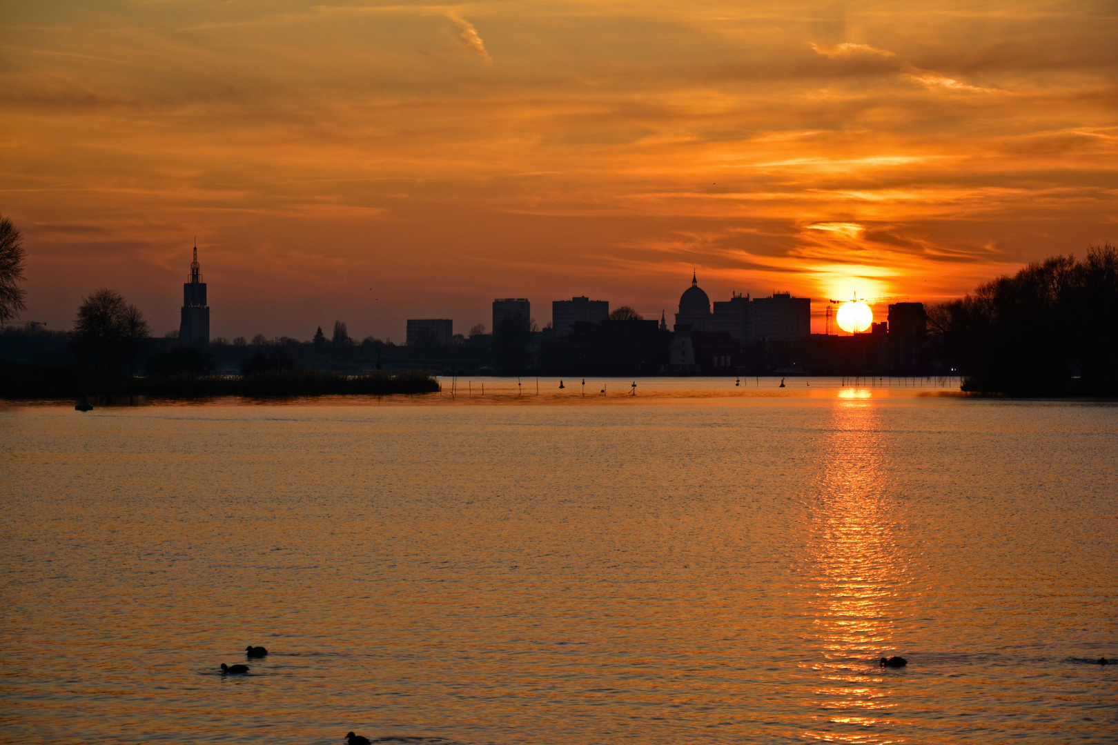 Sonnenuntergang am Tiefen See