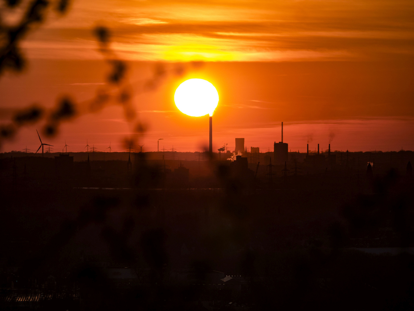 Sonnenuntergang am Tippelsberg in Herne,Ausblick in Richtung Oberhausen.