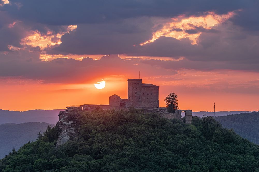 Sonnenuntergang am Trifels