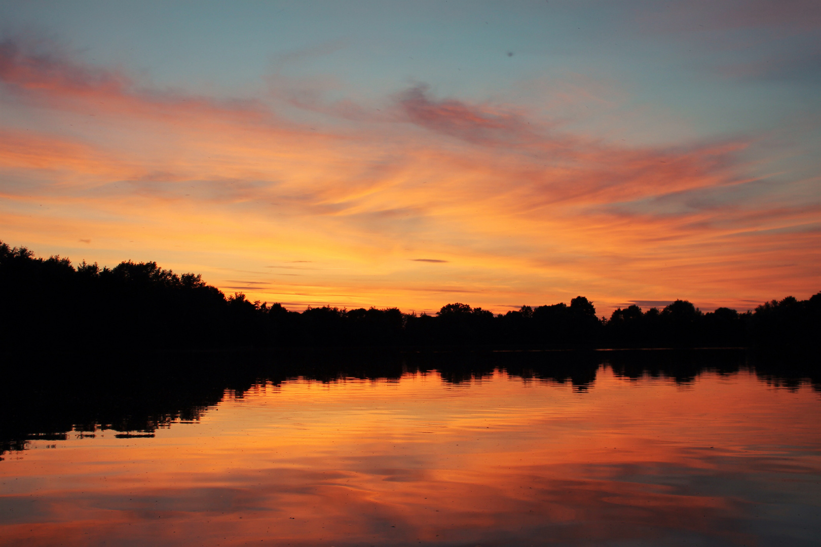 Sonnenuntergang am Ufer des Weikensees in Hamminkeln