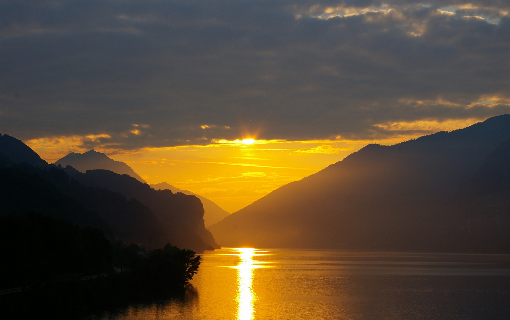 Sonnenuntergang am Walensee von Murg aus gesehen