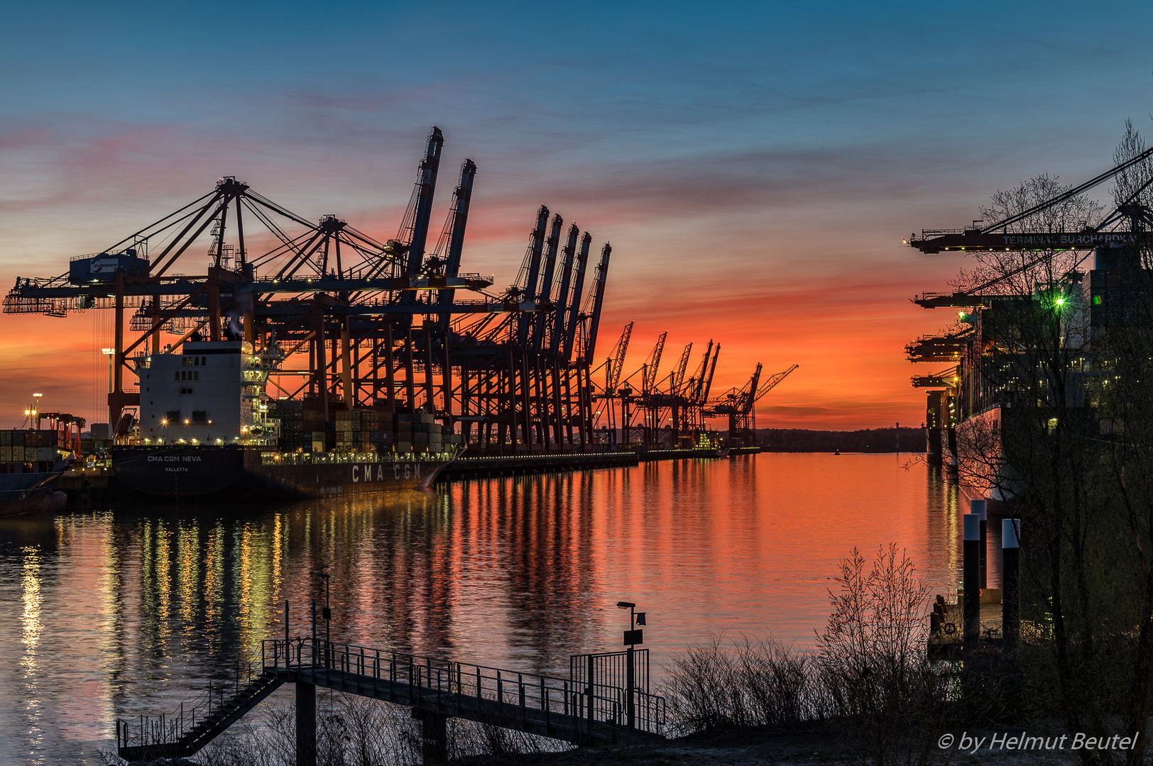 Sonnenuntergang am Waltershofer Hafen