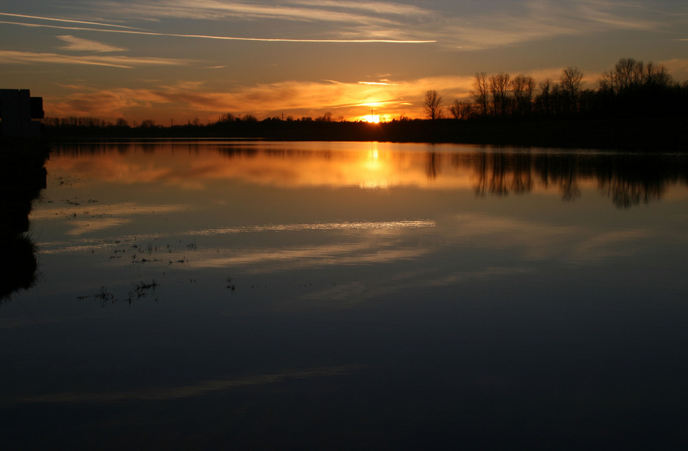 Sonnenuntergang am Wasser