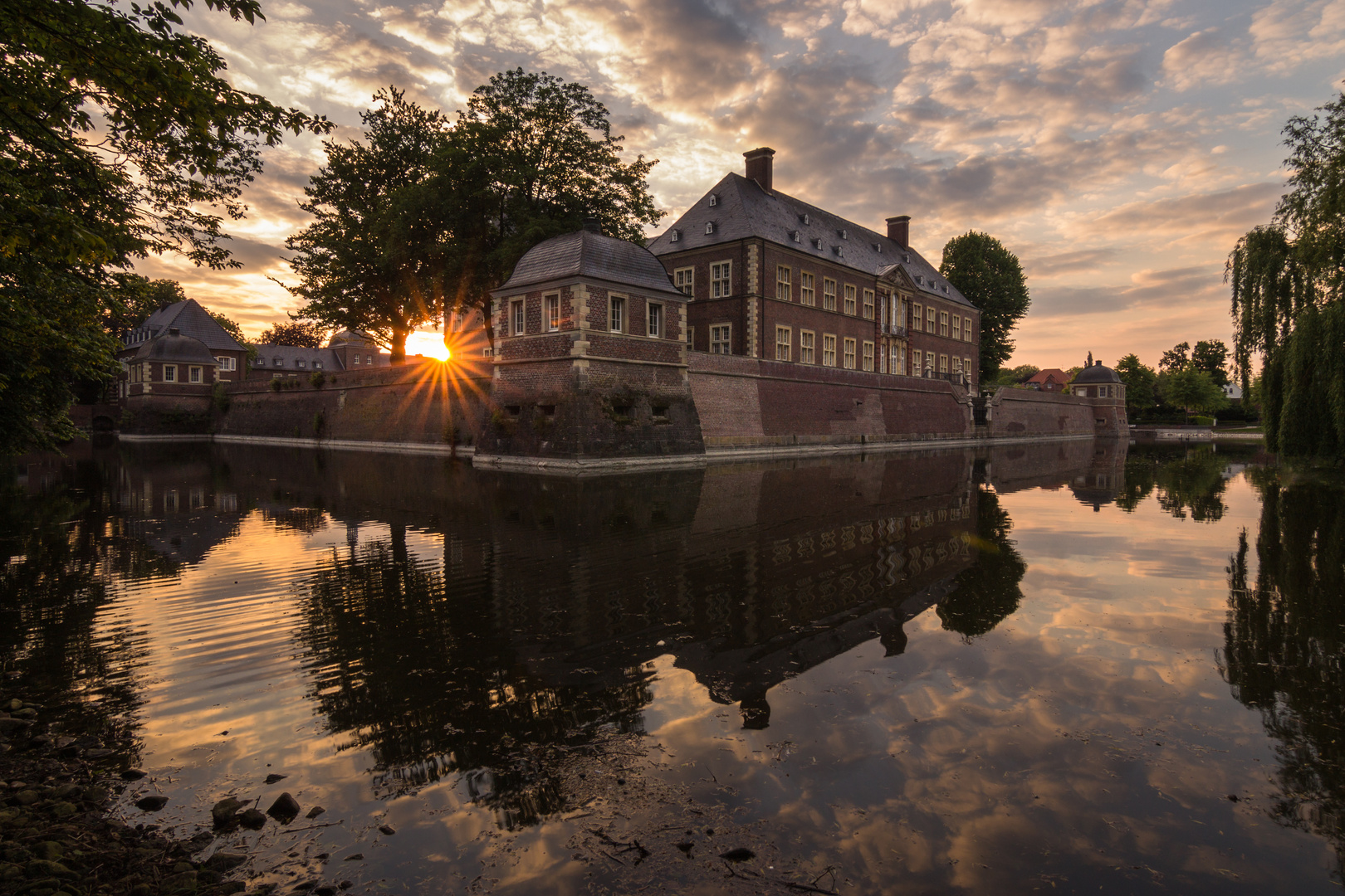 Sonnenuntergang am Wasserschloss Ahaus