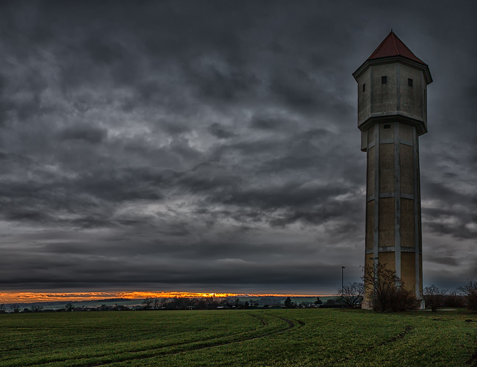 Sonnenuntergang am Wasserturm Löderburg...